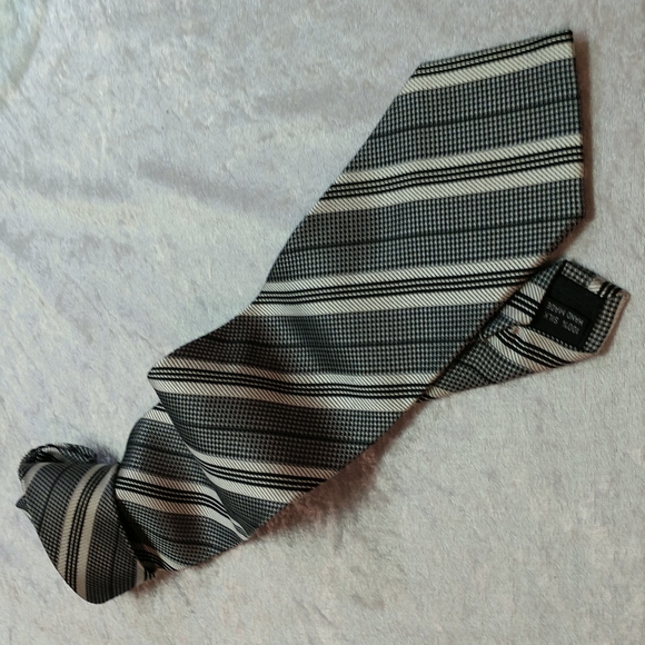 Umo Lorenzo Other - Umo Lorenzo 100% Silk Tie Handmade Italy